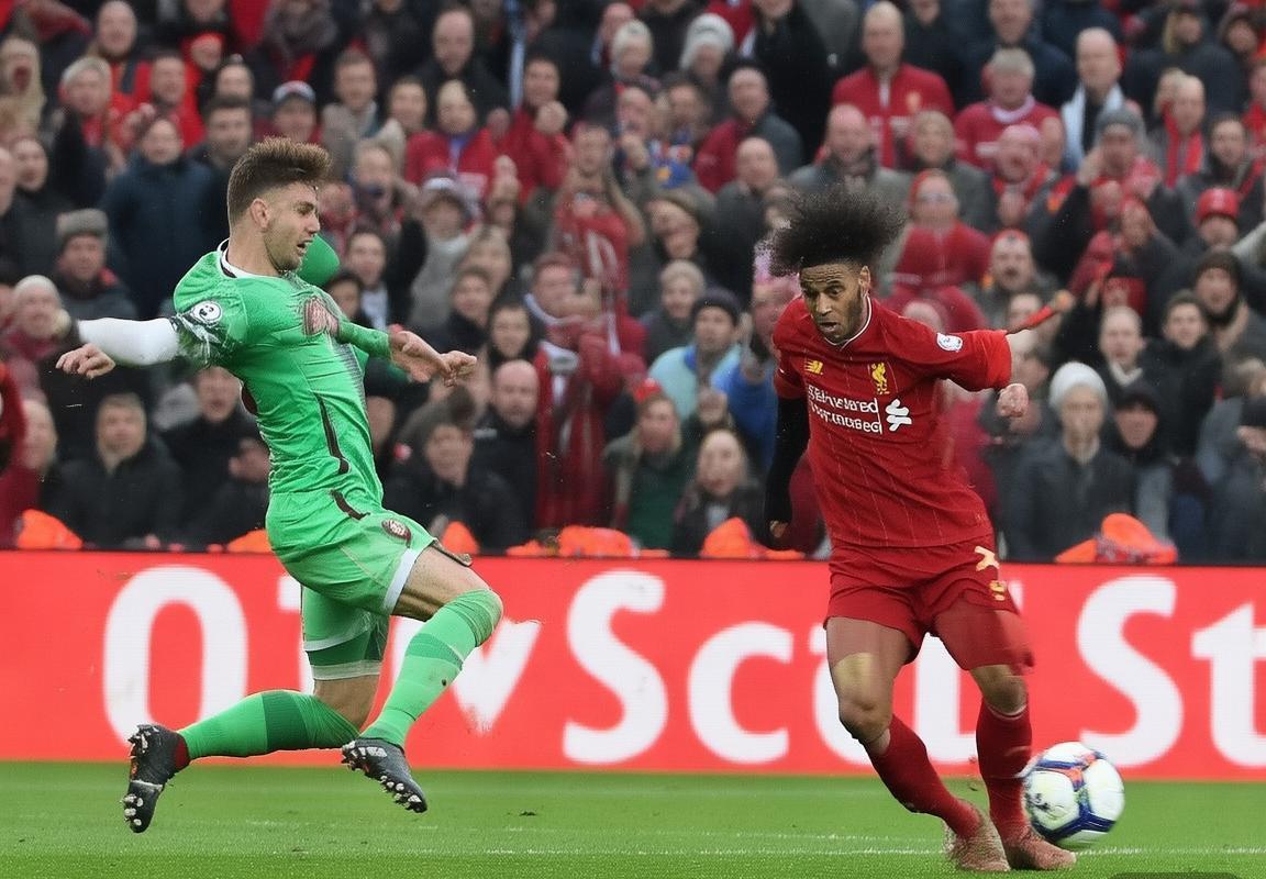 2019利物浦对阿仙奴英超巅峰对决回顾：战术对决与球星高光瞬间(图2)